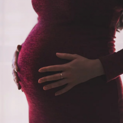La Minute Coach : en confinement, exercices physiques pour une future maman