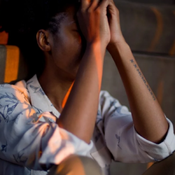 La Minute Psy : "s'inquiéter pour les autres, ça ne va pas t'aider toi"