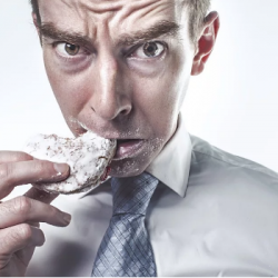 La Minute Diététique : "confiné, puis-je passer à deux repas par jour ?"